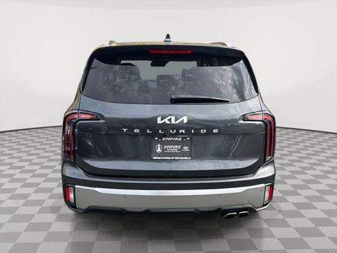 Used 2023 Kia Telluride EX w/ EX Captain's Chair Package image 5