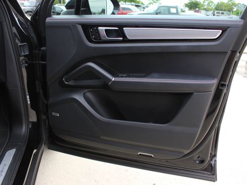 Used 2019 Porsche Cayenne AWD/4WD image 27