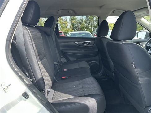 Used 2019 Nissan Rogue SV w/ Premium Package image 36