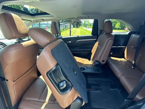 Used 2018 Toyota Highlander Limited AWD/4WD image 29