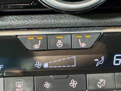 Used 2025 Nissan Sentra SR w/ SR Premium Package FWD image 24