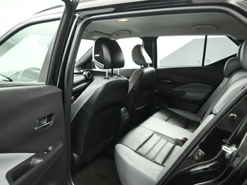 Used 2023 Nissan Kicks SR w/ SR Premium Package FWD image 18