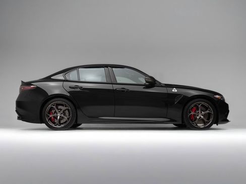 Used 2024 Alfa Romeo Giulia Quadrifoglio w/ Active Assist Plus Package image 7