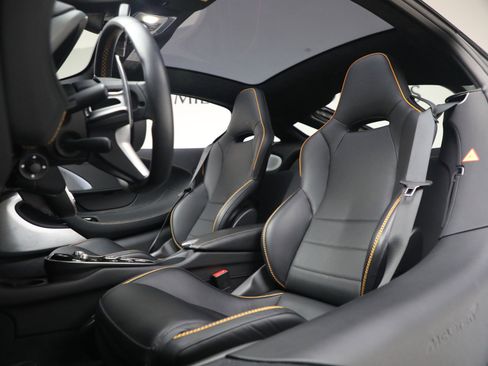 Used 2023 McLaren GT RWD image 24