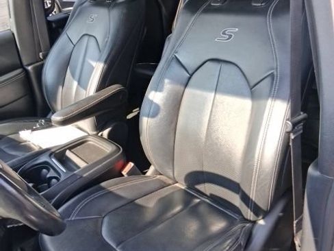 Used 2020 Chrysler Pacifica Touring-L w/ Advanced Safetytec Group AWD/4WD image 13
