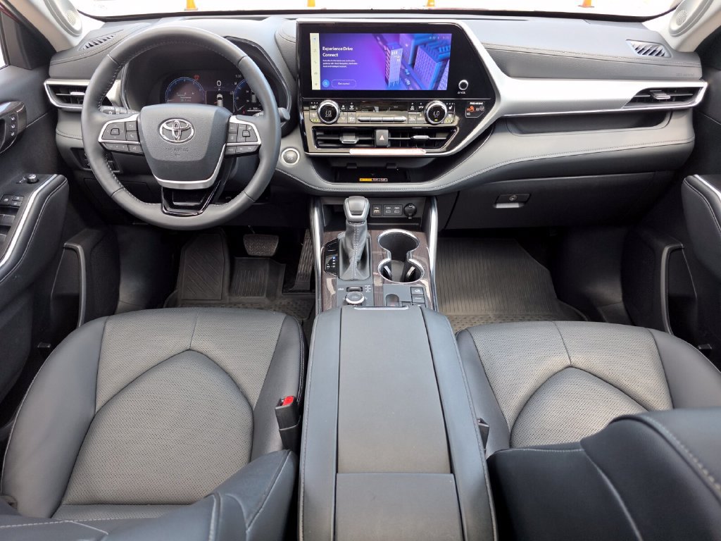 Used 2026 Toyota Highlander Platinum AWD/4WD image 5