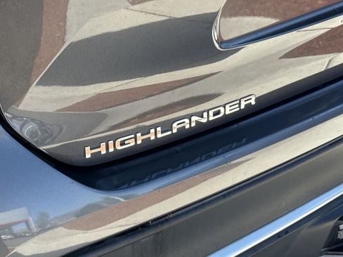 Used 2021 Toyota Highlander XSE AWD/4WD image 9