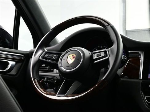 Used 2022 Porsche Macan image 21