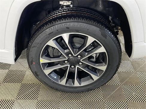 New 2025 Jeep Grand Cherokee Overland w/ Luxury Tech Group IV image 20