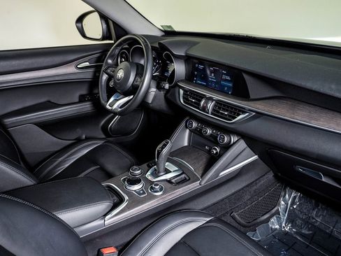 Used 2020 Alfa Romeo Stelvio Ti w/ Nero Edizione image 14