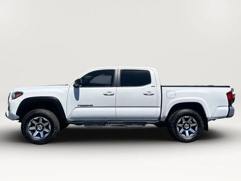 Used 2018 Toyota Tacoma SR5 RWD image 15