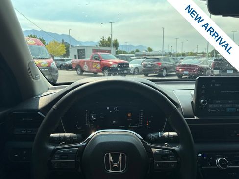 Used 2025 Honda Pilot Elite image 23