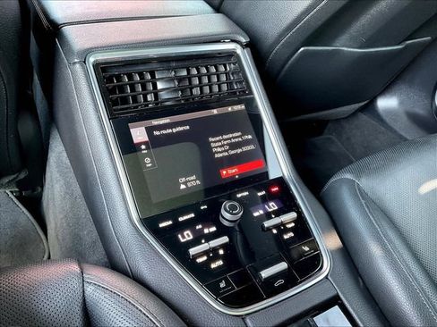 Used 2021 Porsche Panamera RWD image 12