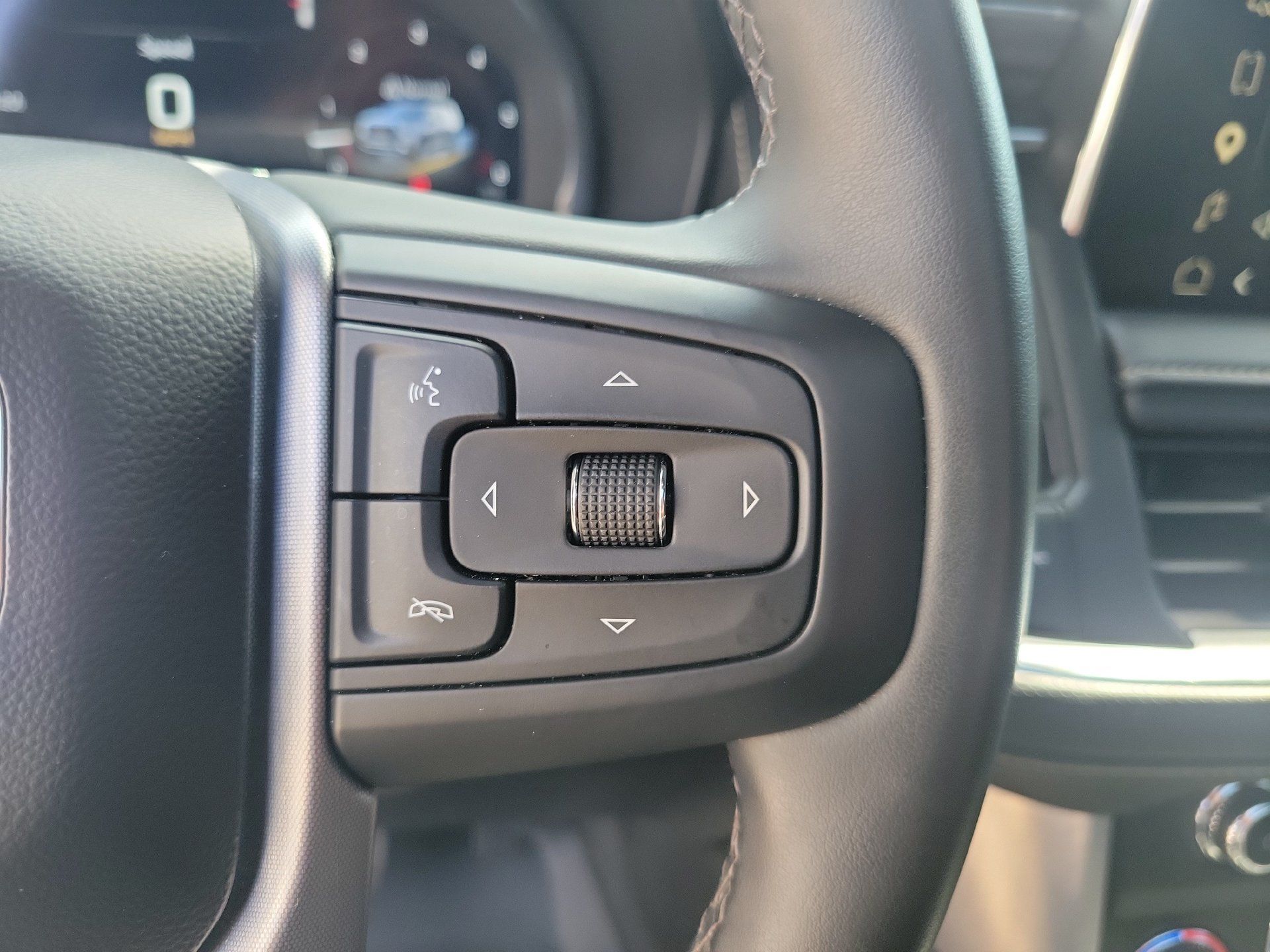 Used 2023 GMC Yukon SLT w/ SLT Premium Package RWD image 31