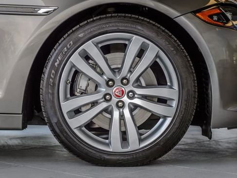 Used 2017 Jaguar XJ L Portfolio image 17