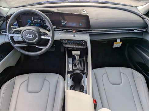 Used 2025 Hyundai Elantra Limited image 30