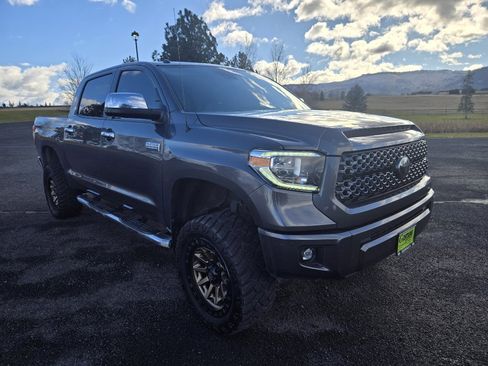 Used 2018 Toyota Tundra 4x4 CrewMax image 3