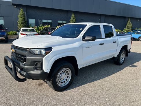 Used 2024 Chevrolet Colorado W/T AWD/4WD image 3