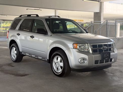 Used 2012 Ford Escape XLT FWD image 3