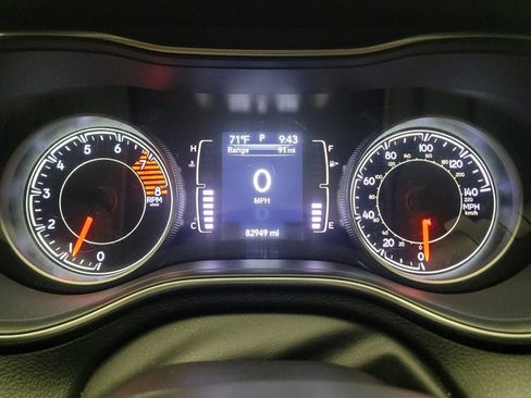 Used 2019 Jeep Cherokee Latitude Plus w/ Comfort/Convenience Group image 23