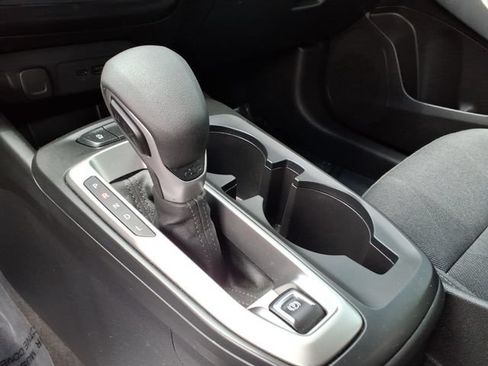 Used 2025 Chevrolet Trax LS w/ LS Convenience Package FWD image 25