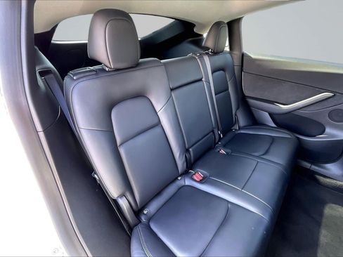 Used 2021 Tesla Model Y Long Range AWD/4WD image 26