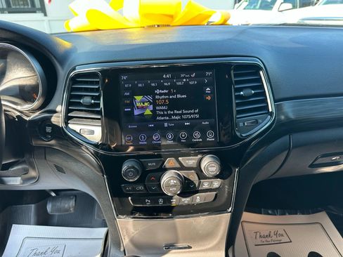 Used 2019 Jeep Grand Cherokee Laredo w/ Laredo X Package image 23