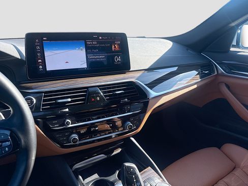 Used 2021 BMW 530i xDrive w/ Convenience Package image 27