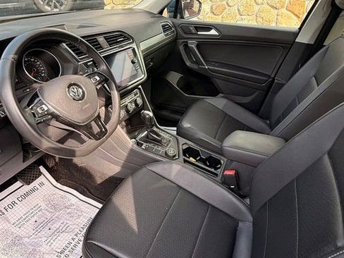 Used 2020 Volkswagen Tiguan SE w/ Panoramic Sunroof Package image 33