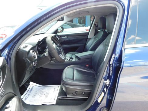 Used 2018 Alfa Romeo Stelvio AWD image 24