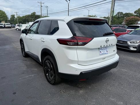 Used 2024 Nissan Rogue SV FWD image 5