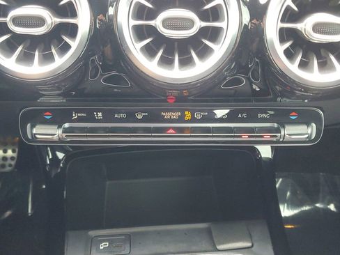 Used 2021 Mercedes-Benz CLA 250 4MATIC image 38