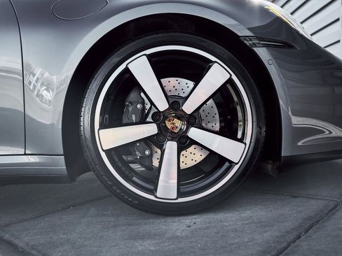 Used 2025 Porsche 911 Carrera image 19