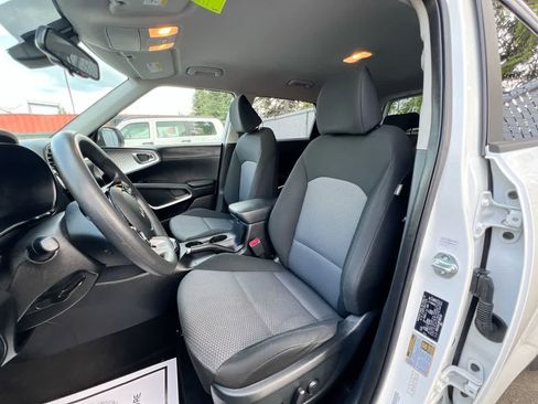 Certified 2023 Kia Soul LX FWD image 11