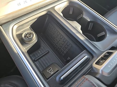 Used 2025 Ford Expedition Active image 25