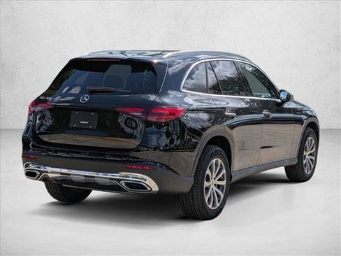 Used 2026 Mercedes-Benz GLC 300 image 2