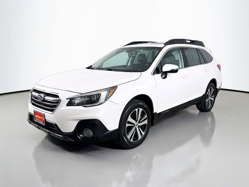 Used 2018 Subaru Outback 2.5i Limited AWD/4WD image 3