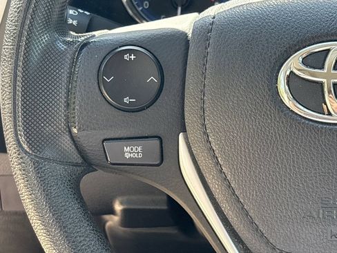 Used 2017 Toyota Corolla LE w/ Carpet Mat Package (TMS) FWD image 18