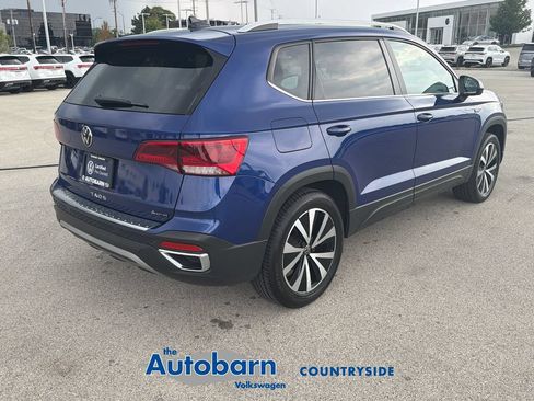 Certified 2022 Volkswagen Taos SE FWD image 6