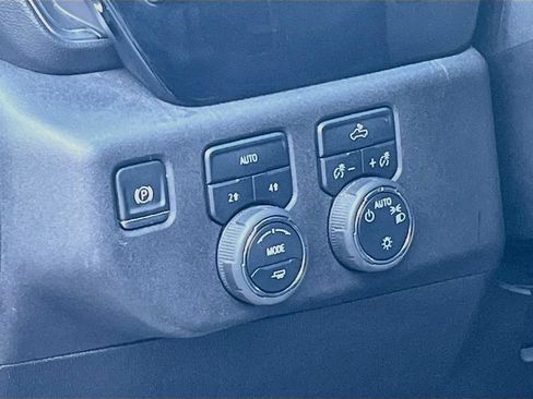 Used 2025 Chevrolet Silverado 1500 LT AWD/4WD image 10