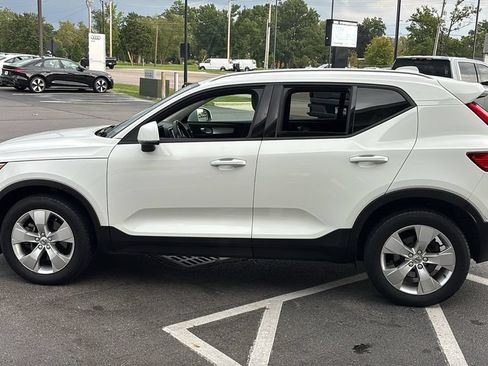 Used 2020 Volvo XC40 T5 Momentum AWD/4WD image 2