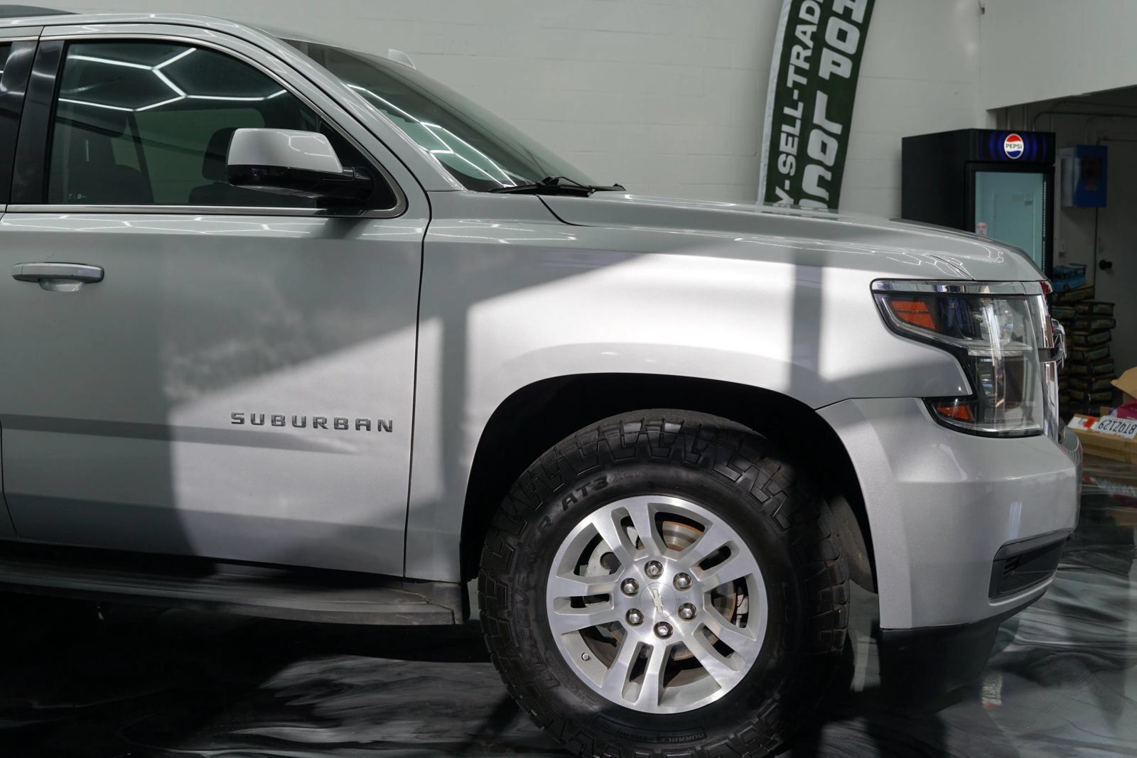 Used 2017 Chevrolet Suburban LT RWD image 4