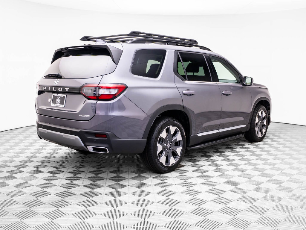 Certified 2026 Honda Pilot Touring image 7