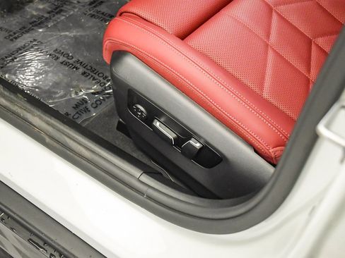 Used 2025 BMW 530i w/ Premium Package image 22