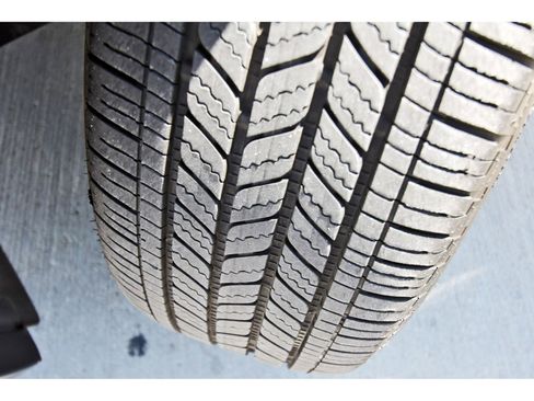 Certified 2025 Nissan Kicks SR image 32