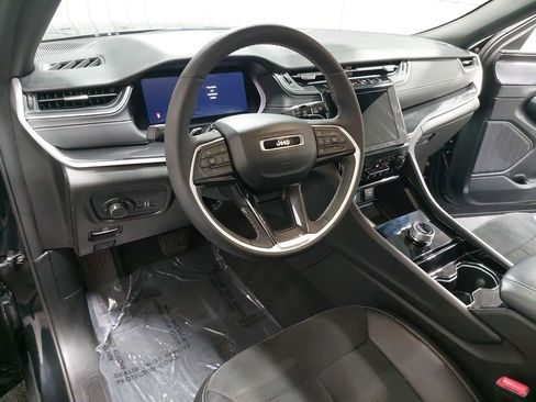 Used 2023 Jeep Grand Cherokee Altitude image 16