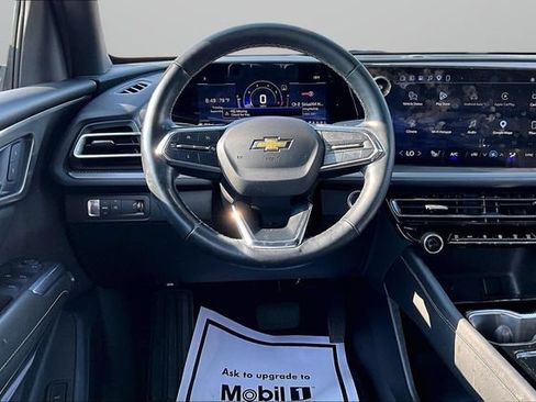Used 2024 Chevrolet Traverse LT w/ Trailering Package FWD image 5
