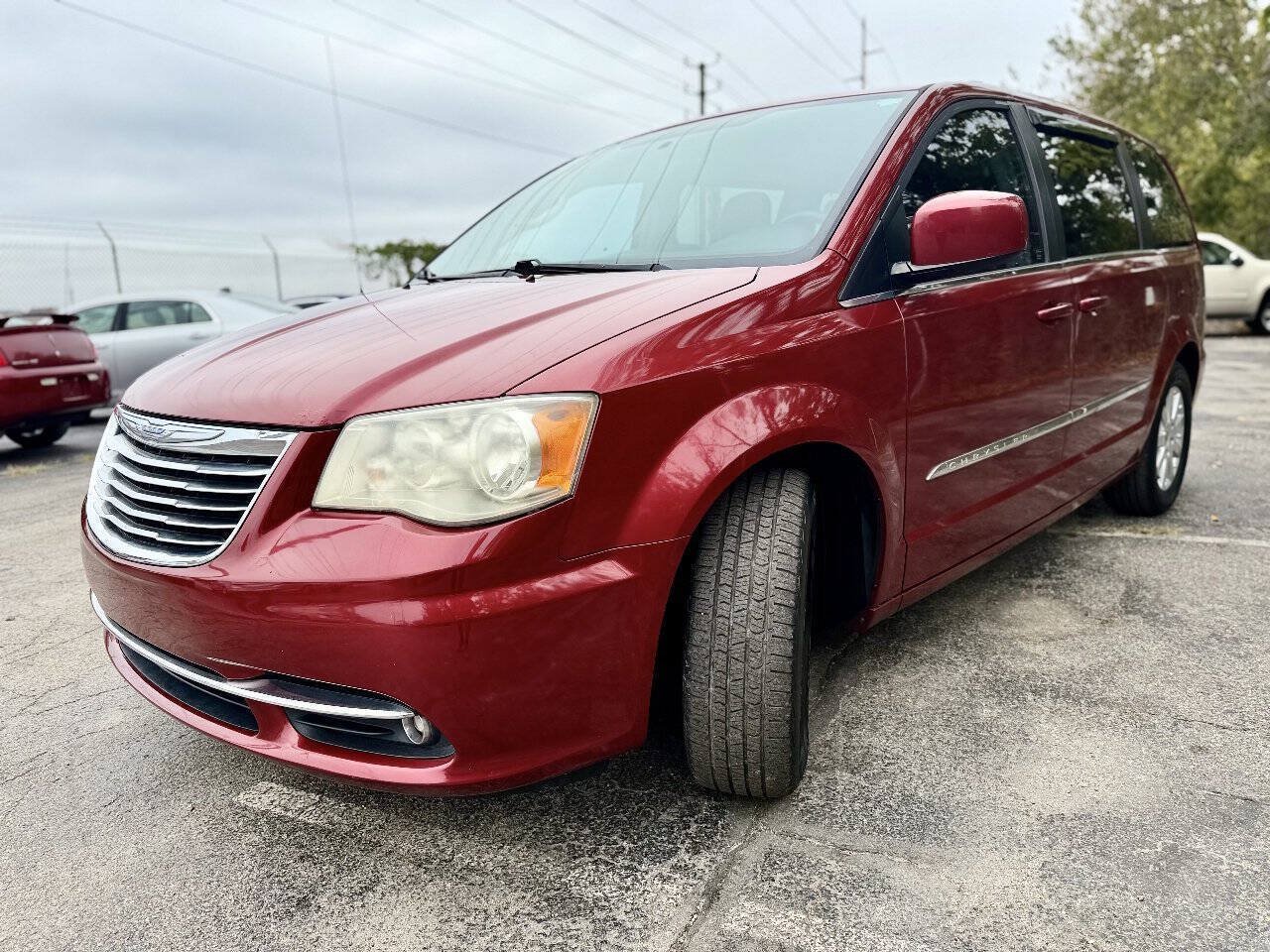 Used 2013 Chrysler Town & Country Touring FWD image 7