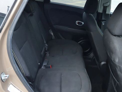 Used 2015 Kia Soul + image 14