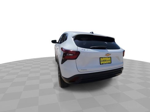 Used 2025 Chevrolet Trax LS FWD image 7